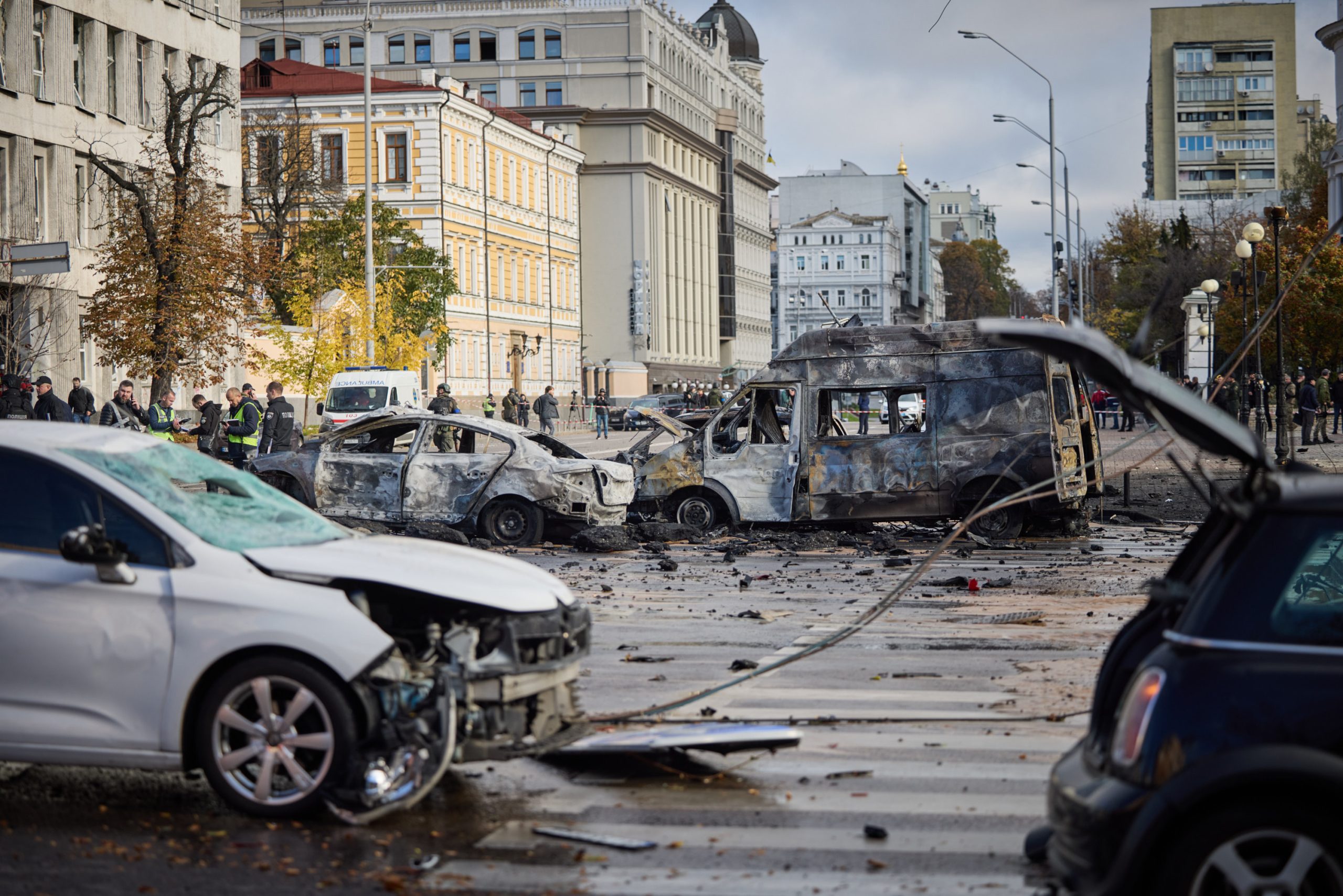 Бомбят киев сегодня последние новости. Взрывы Киеве октябрь 2022. Взрывы в Киеве сейчас. Последствия взрывов на Украине.