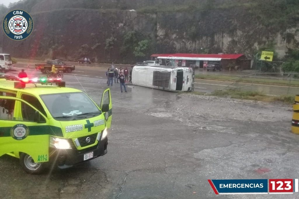 accidente de bus en Kilómetro 30 Ruta al Atlántico