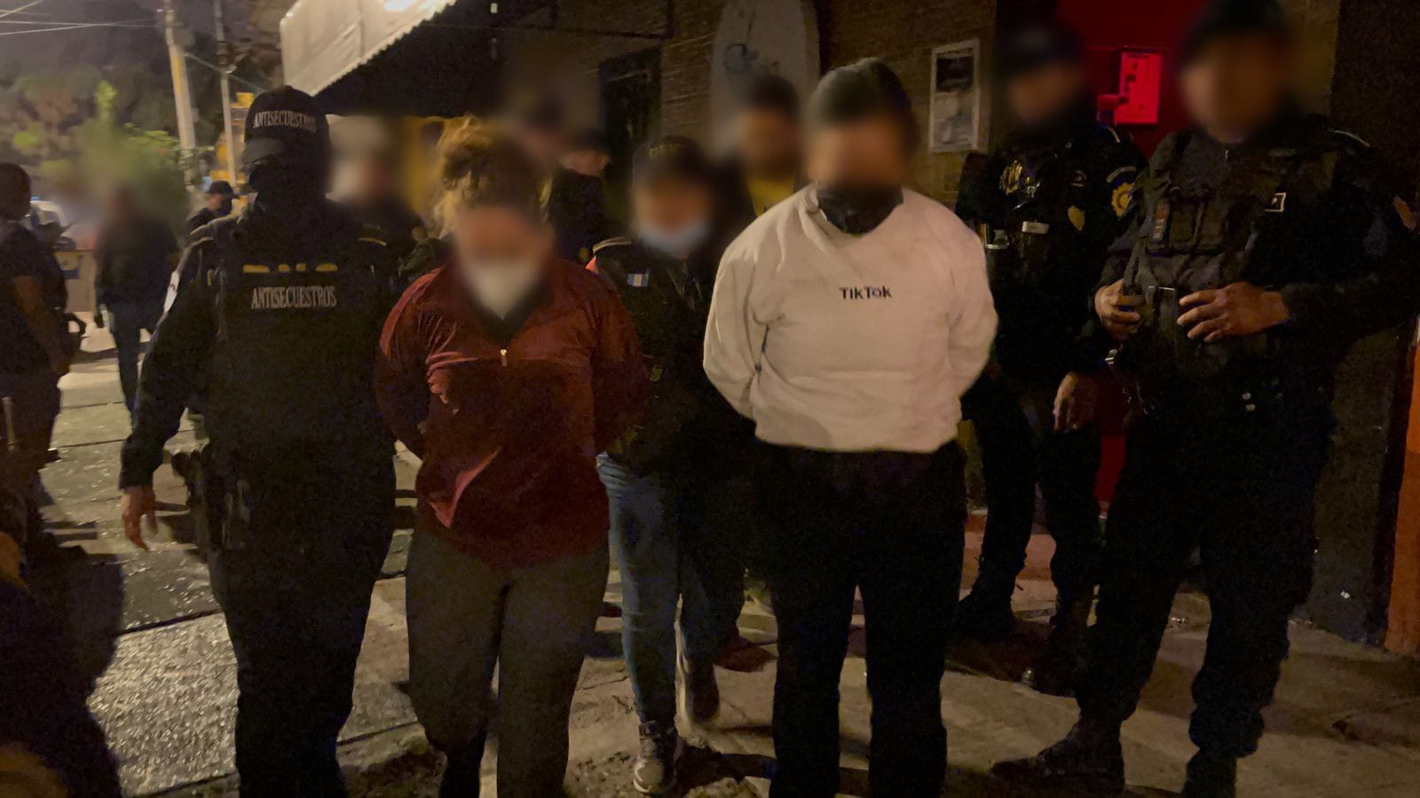 Detenidos por explotación sexual en un bar de la zona 3. / Foto: PNC