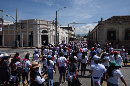 marchan para denunciar retroceso en aplicación de derechos de las niñas en Guatemala
