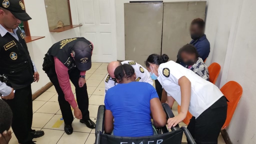migrantes atendidos en hospital de la PNC