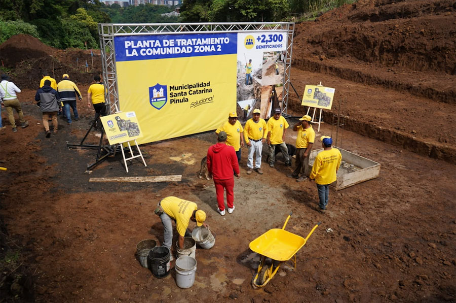 Colocan primera piedra de planta de tratamiento en zona 2 de Santa Catarina Pinula
