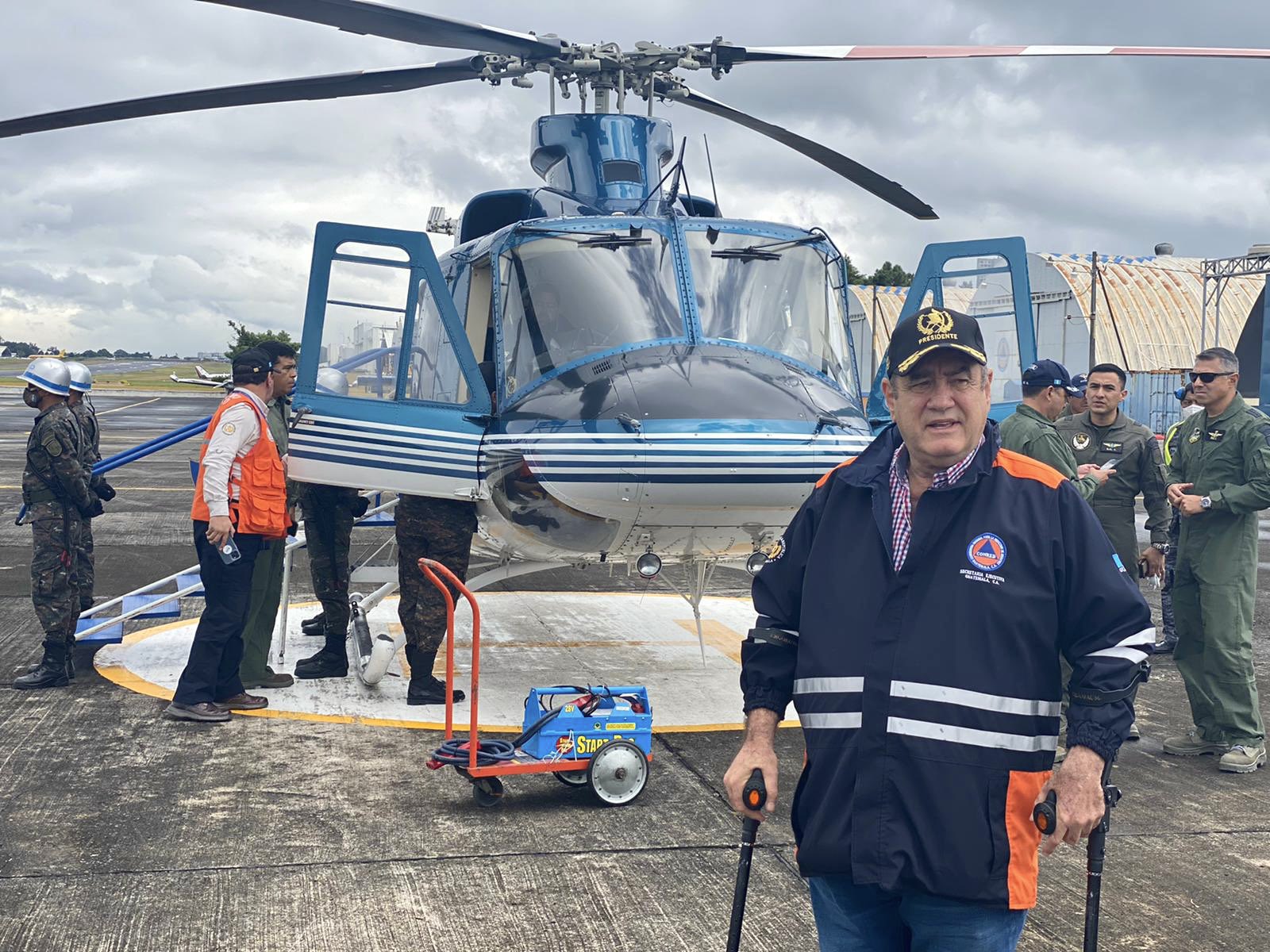 presidente Alejandro Giammattei realiza sobrevuelo en áreas afectadas por lluvias que causó Julia