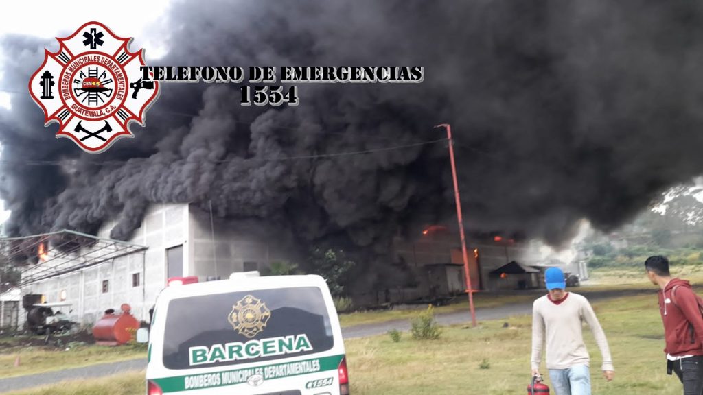 incendio de bodegas en ruta a Amatitlán