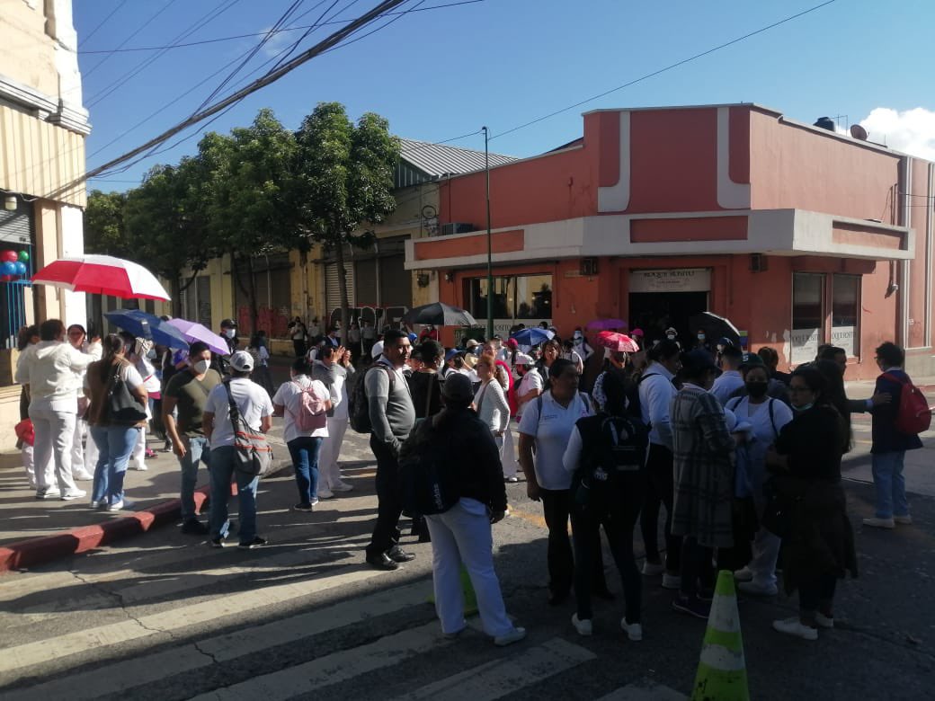 manifestación de enfermería frente al Congreso