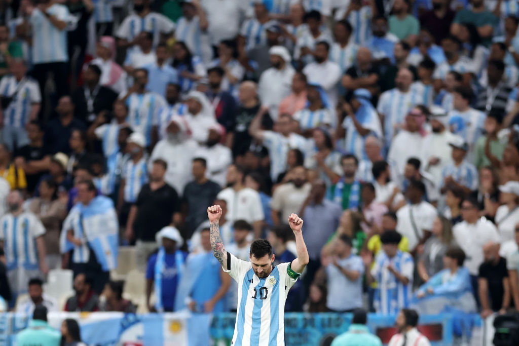Leo Messi anota un gol vs. México en el Mundial de Catar 2022