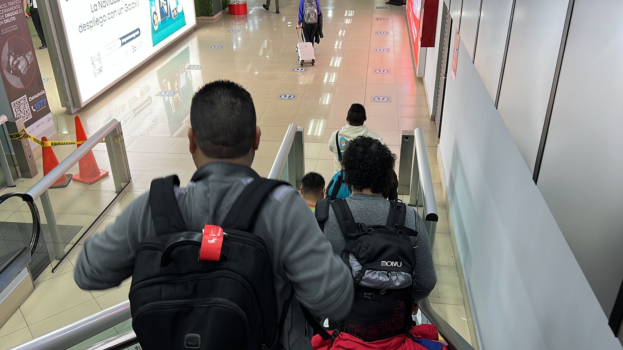 Ingreso de visitantes en el Aeropuerto Internacional La Aurora. / Foto: IGM