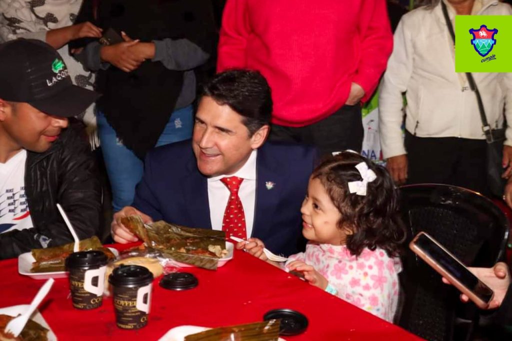 Alcalde capitalino Ricardo Quiñónez comparte cena navideña. / Foto: Municipalidad de Guatemala