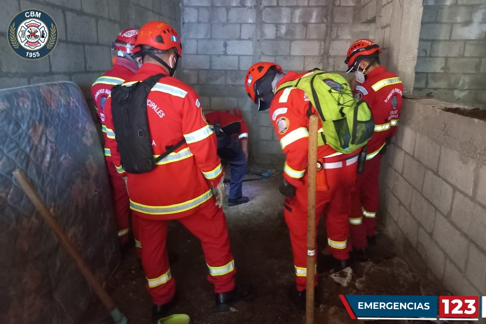 localizan cadáveres enterrados en vivienda de zona 18