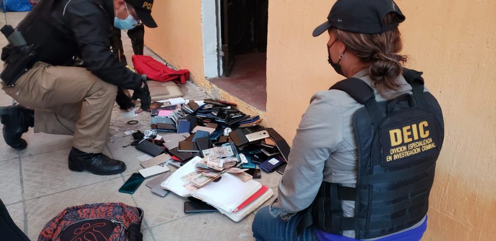 celulares robados a turistas en volcán de Agua