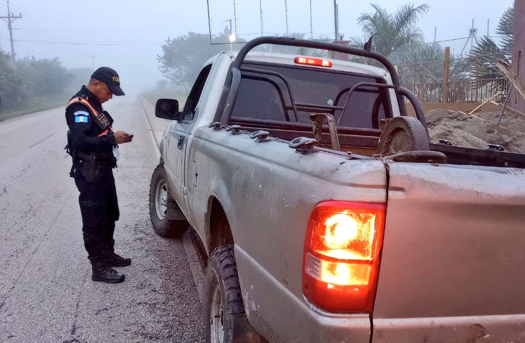 Policía durante un operativo en Petén. / Foto: Tránsito PNC