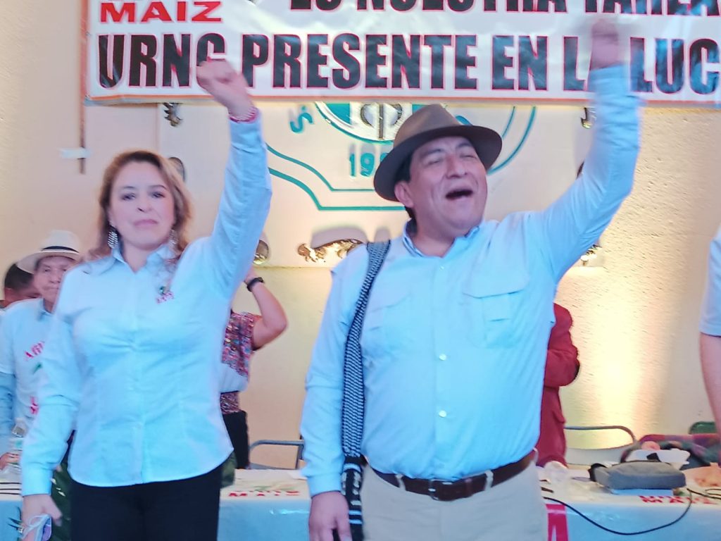 El diputado del Parlacen, Amílcar Pop, y Mónica Enriquez son proclamados por binomio presidencial por la coalición URNG-Maíz – Winaq. / Foto: Cortesía