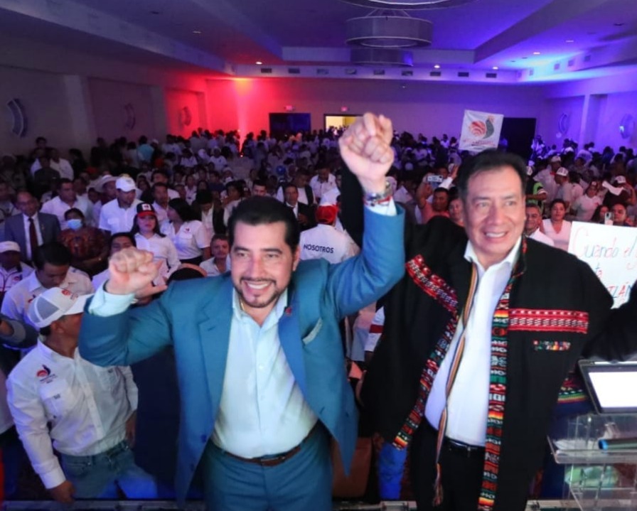 Rudy Guzmán es el candidato a la presidencia y el diputado Diego Israel González a la vicepresidencia por el partido Nosotros. / Foto: Cortesía