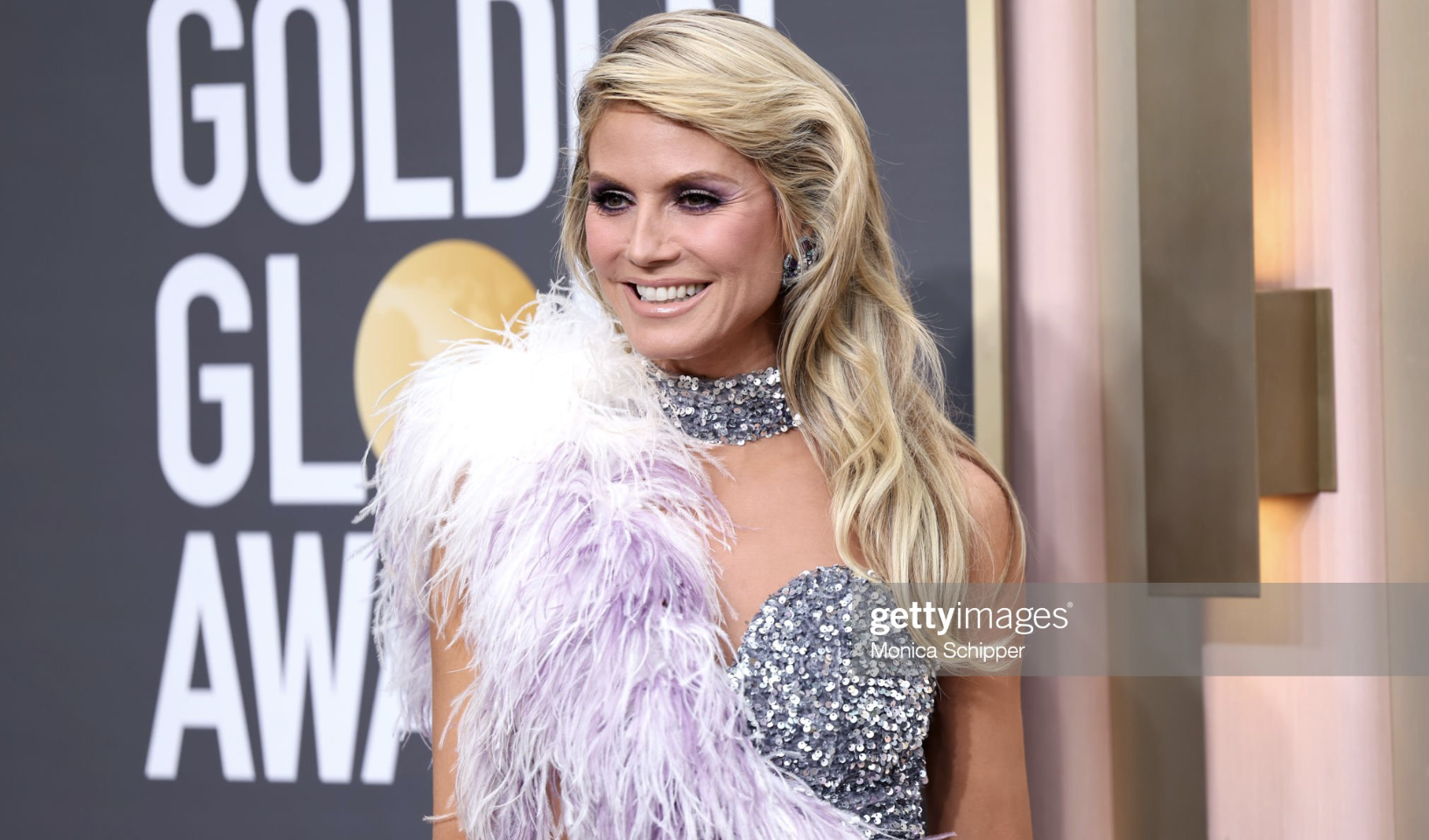Heidi Klum llega con micro vestido a los Golden Globes enero 2023