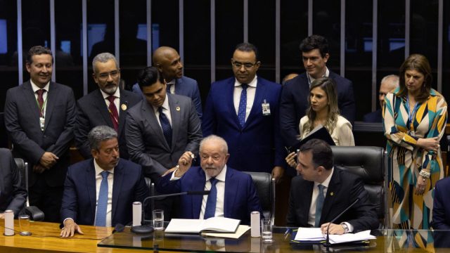 Lula da Silva jura como presidente de Brasil