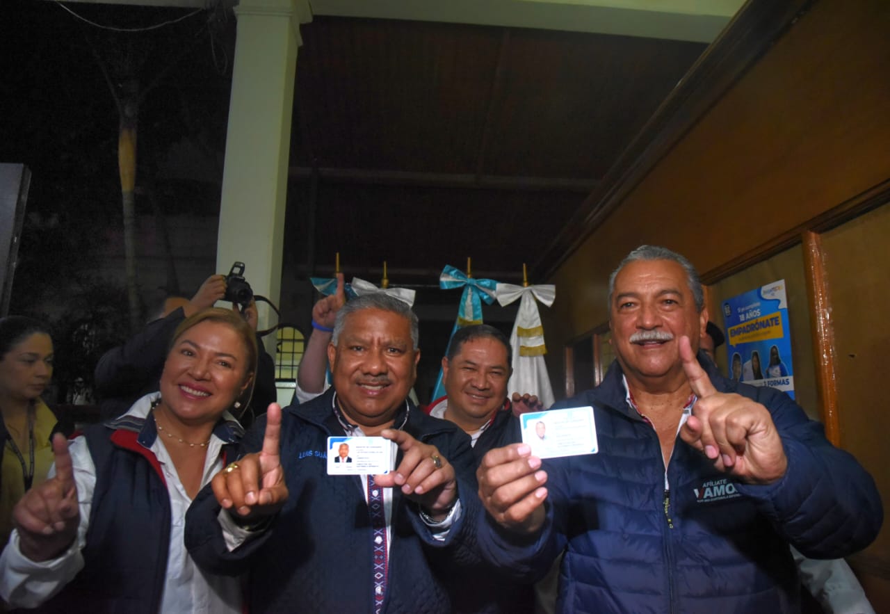 Binomio presidencial de Vamos recibe credenciales