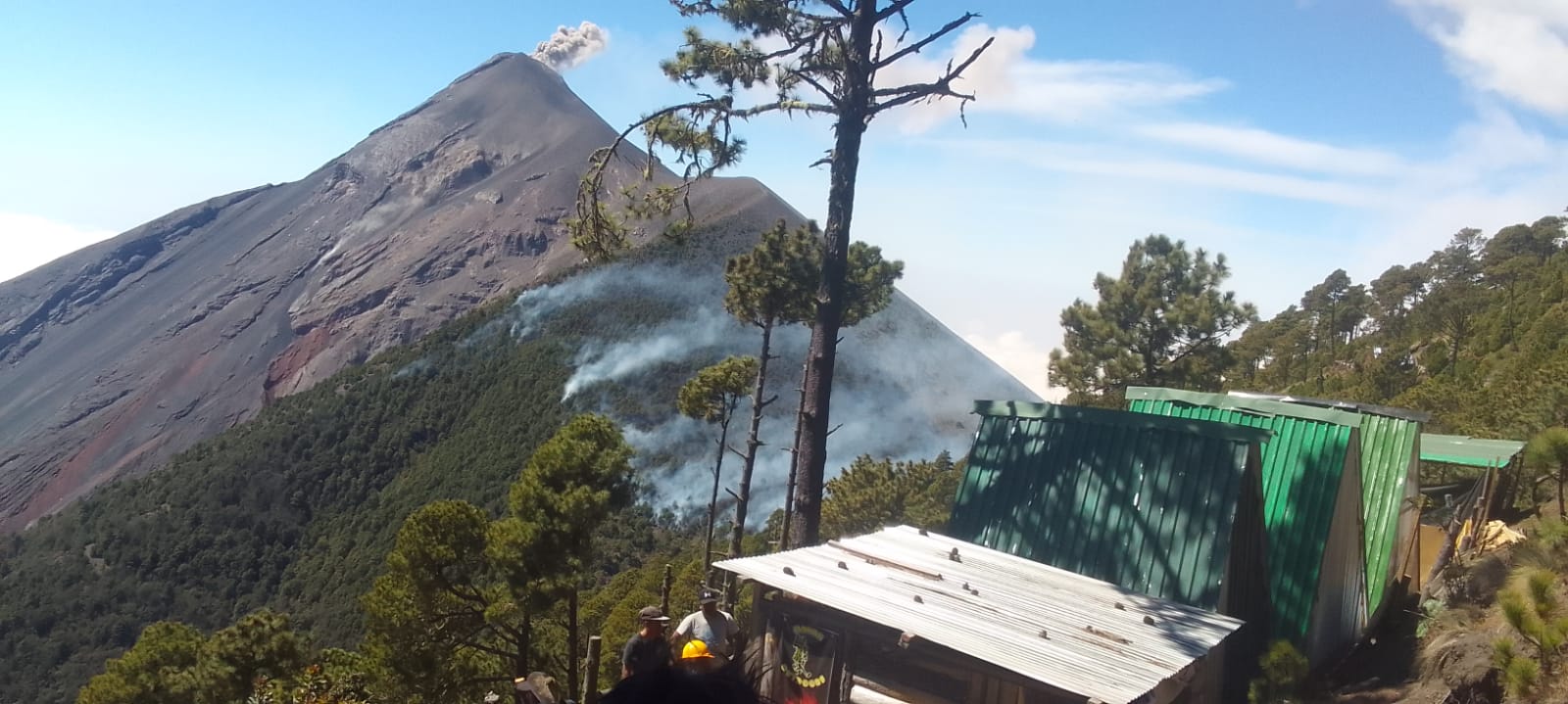 incendio forestal en área del volcán de Fuego