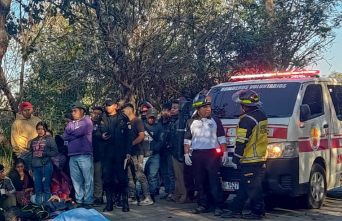 motoristas se accidentan en San Juan Sacatepéquez