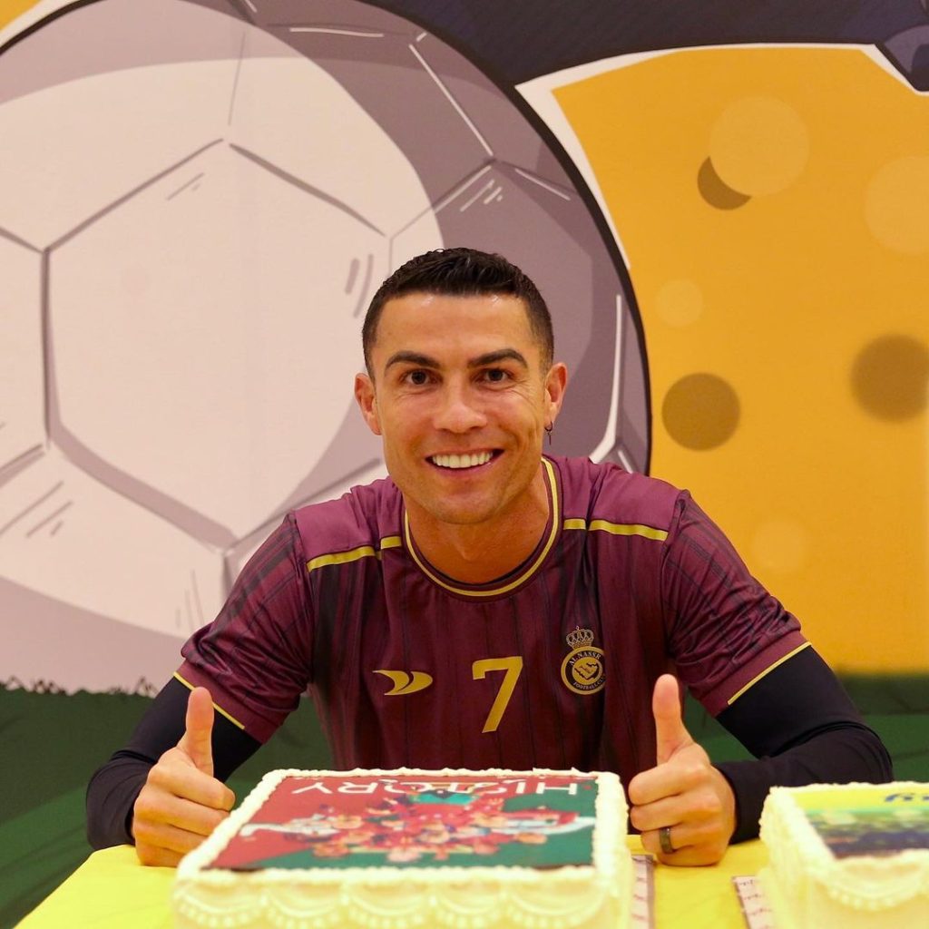 Así es el pastel que el Al-Nassr regaló a Cristiano tras su nuevo récord