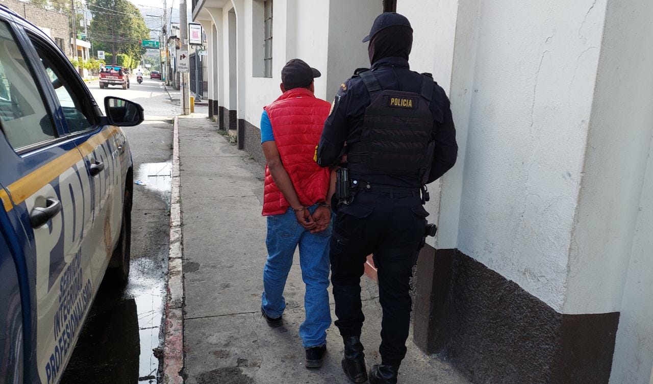 Policía rescata a abusador sexual al que pretendían linchar en Jalapa