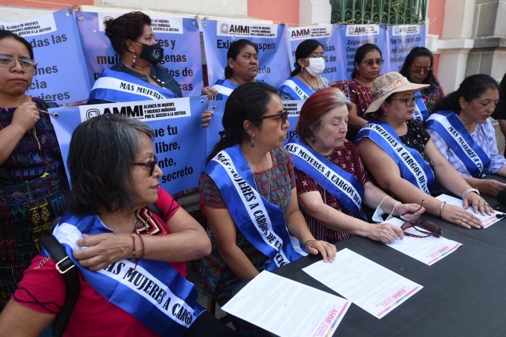 Alianza de Mujeres y Mujeres Indígenas por el Acceso a la Justicia brindan conferencia para hacer peticiones al TSE