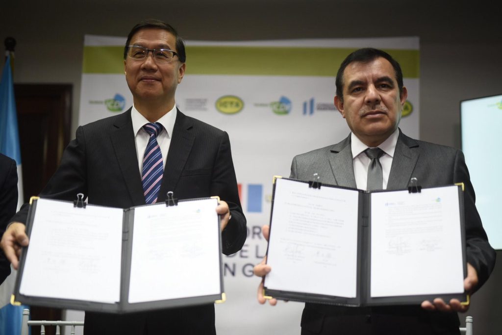 Taiwán y Guatemala firman convenio para fortalecer producción de maíz