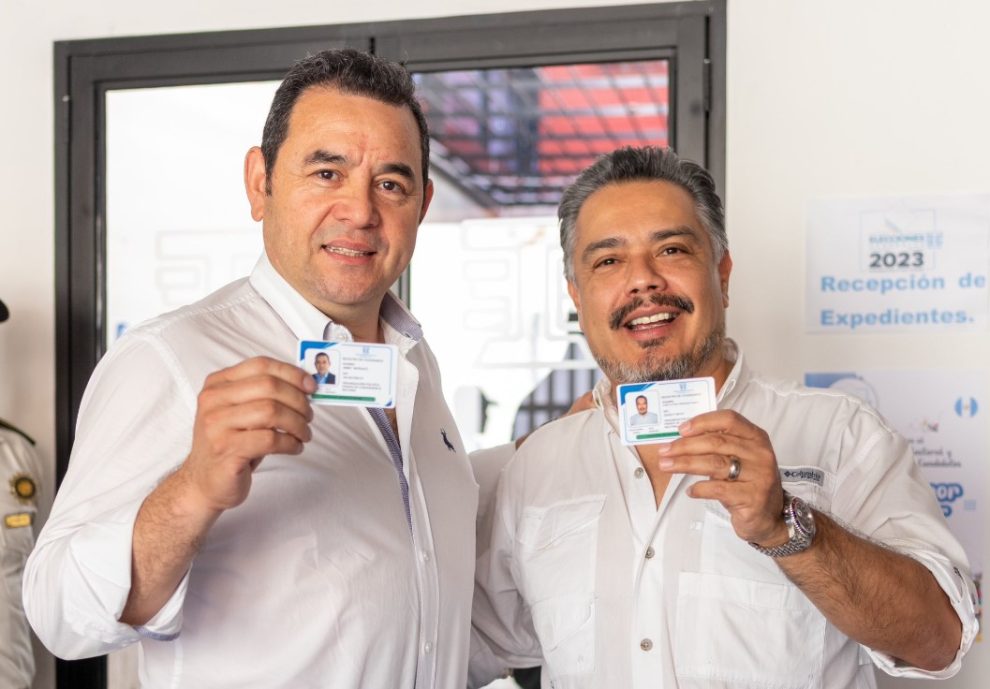 Jimmy Morales y Javier Hernández reciben credenciales