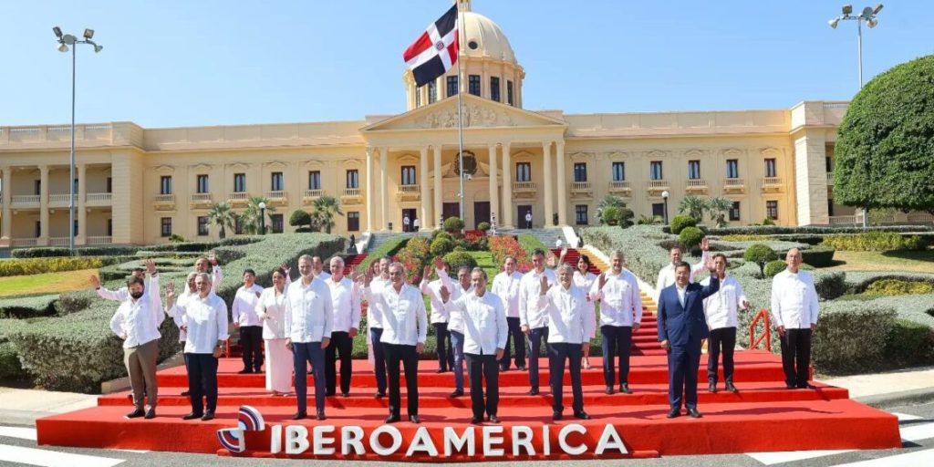 Fotografía oficial de la XXVIII Cumbre Iberoamericana de Jefas y Jefes de Estado y de Gobierno