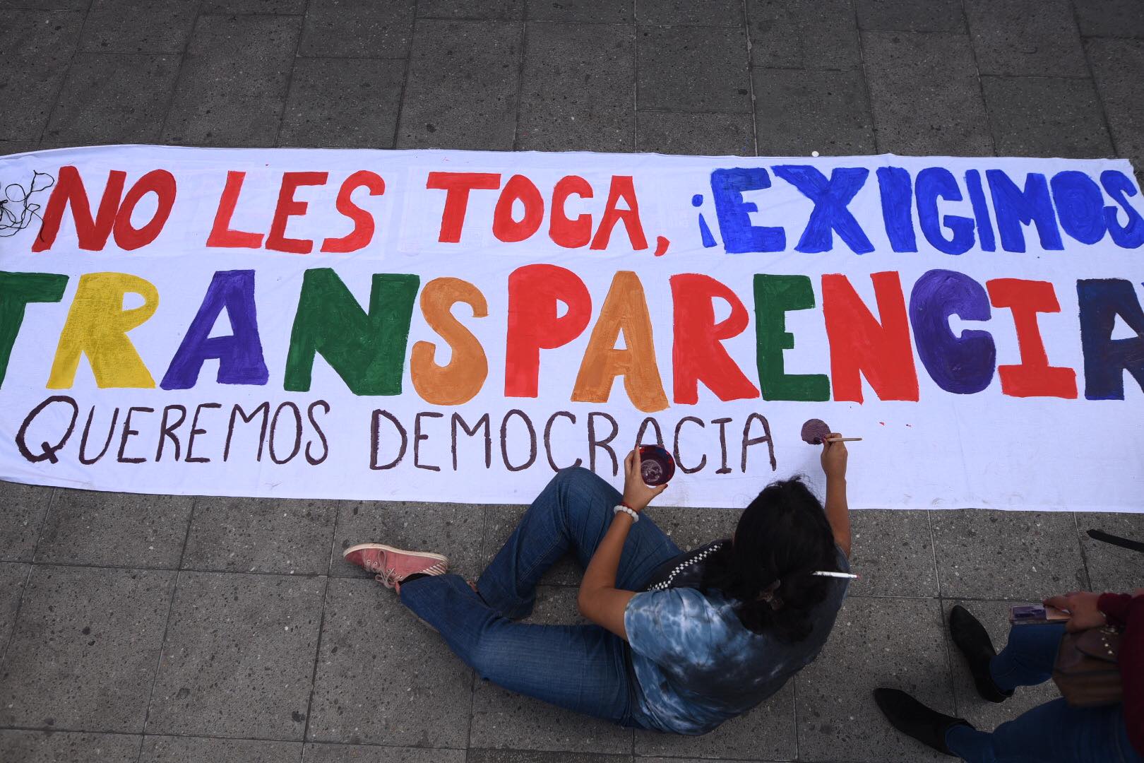 organizaciones de mujeres protestan frente al TSE