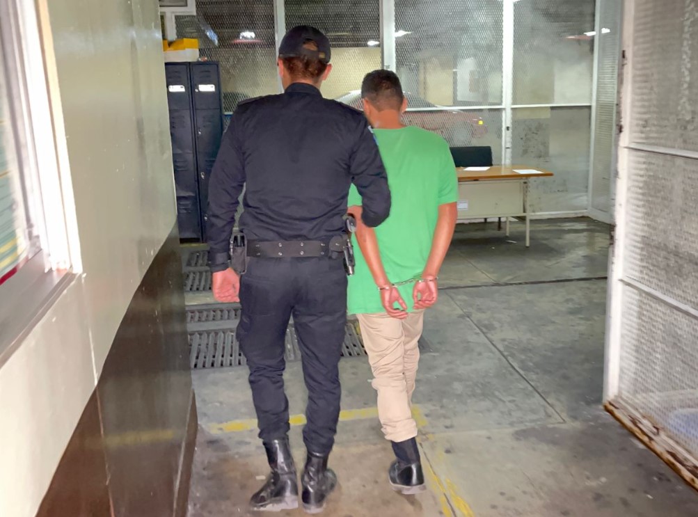 capturan a policía municipal en Canalitos, Zona 24