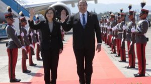 Presidenta de Taiwán es recibida con honores en Guatemala