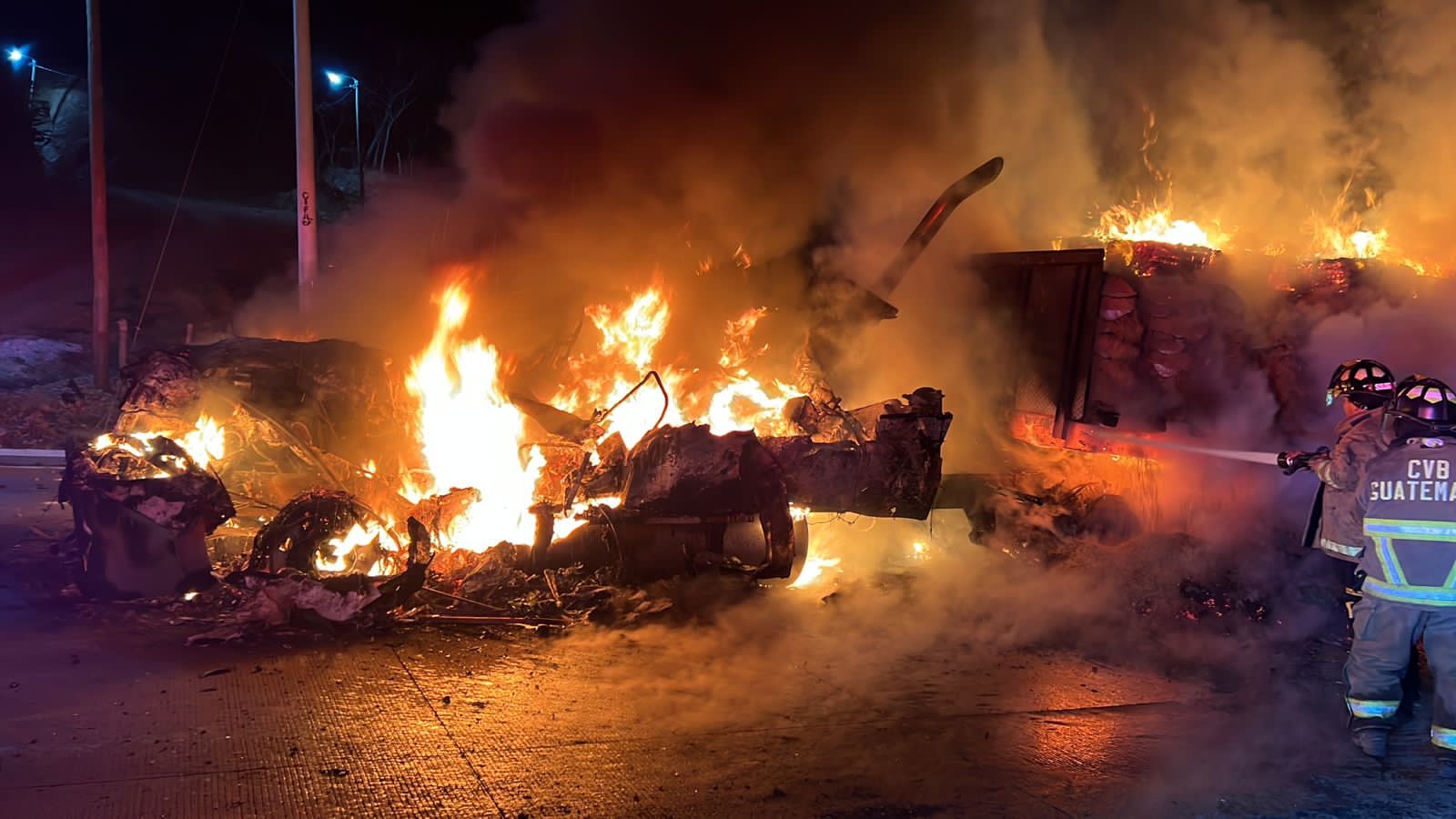 tráiler se incendia en ruta al Atlántico