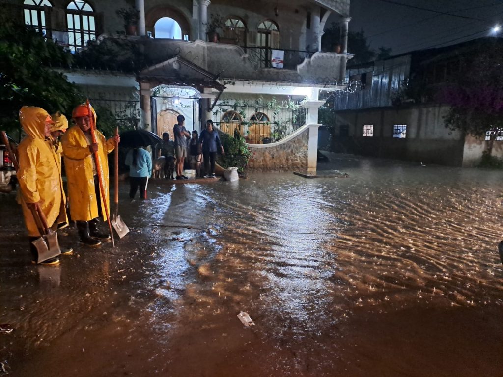 Lluvias causan inundación en Cobán, Alta Verapaz
