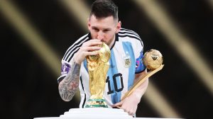 Beso de Lionel Messi a la Copa del Mundo