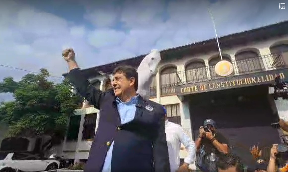 Carlos Pineda apela fallo que suspende su candidatura