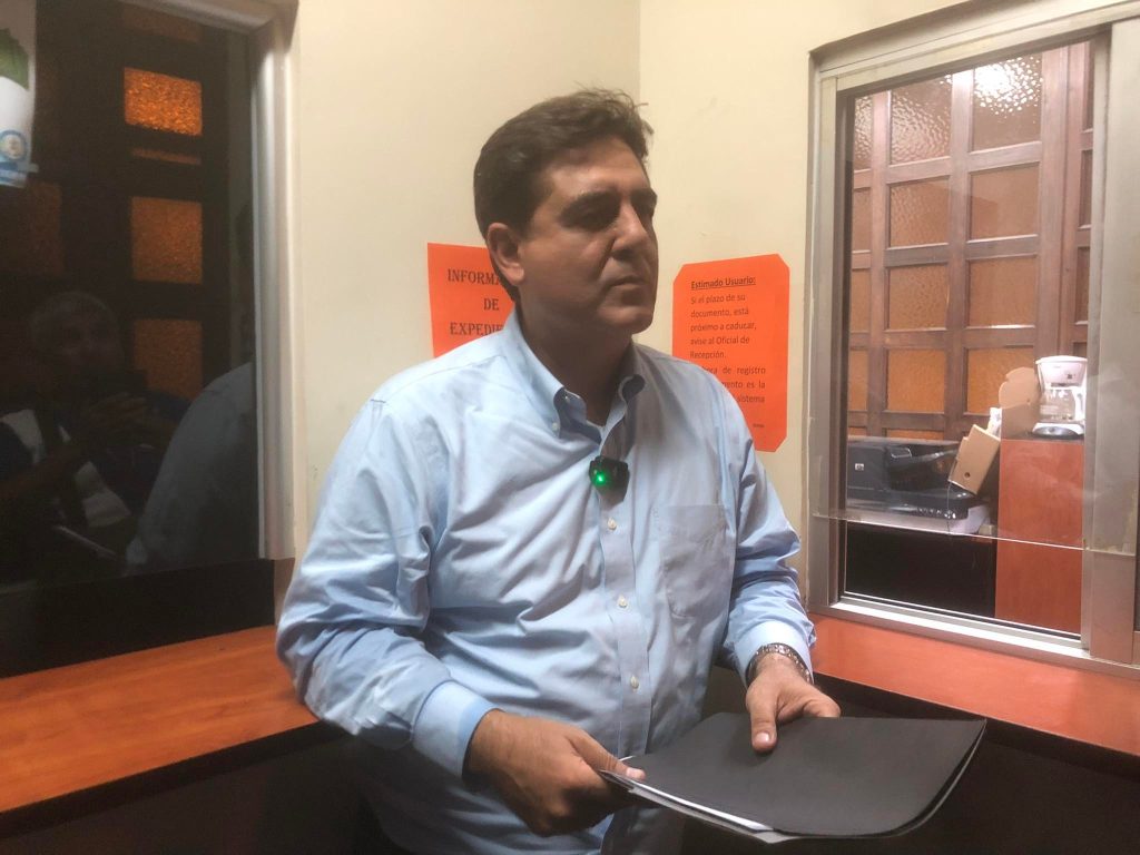 Carlos Pineda apela fallo que suspende su candidatura