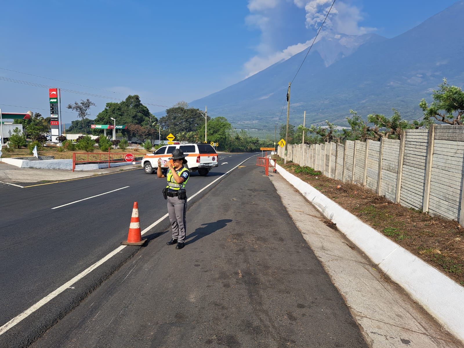 Cierran RN-14 por erupción del volcán de Fuego