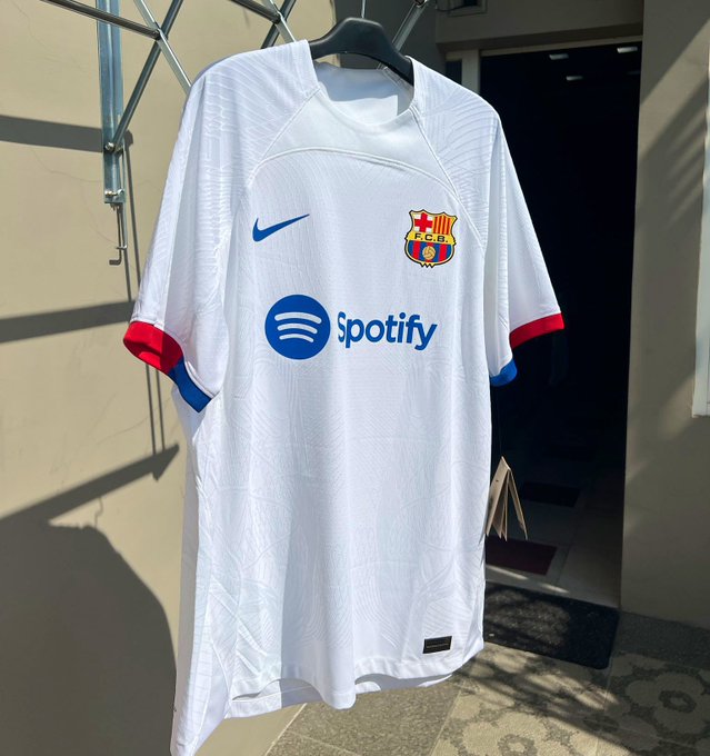 Las vestirá Messi? Así serían las camisetas del Barcelona para la