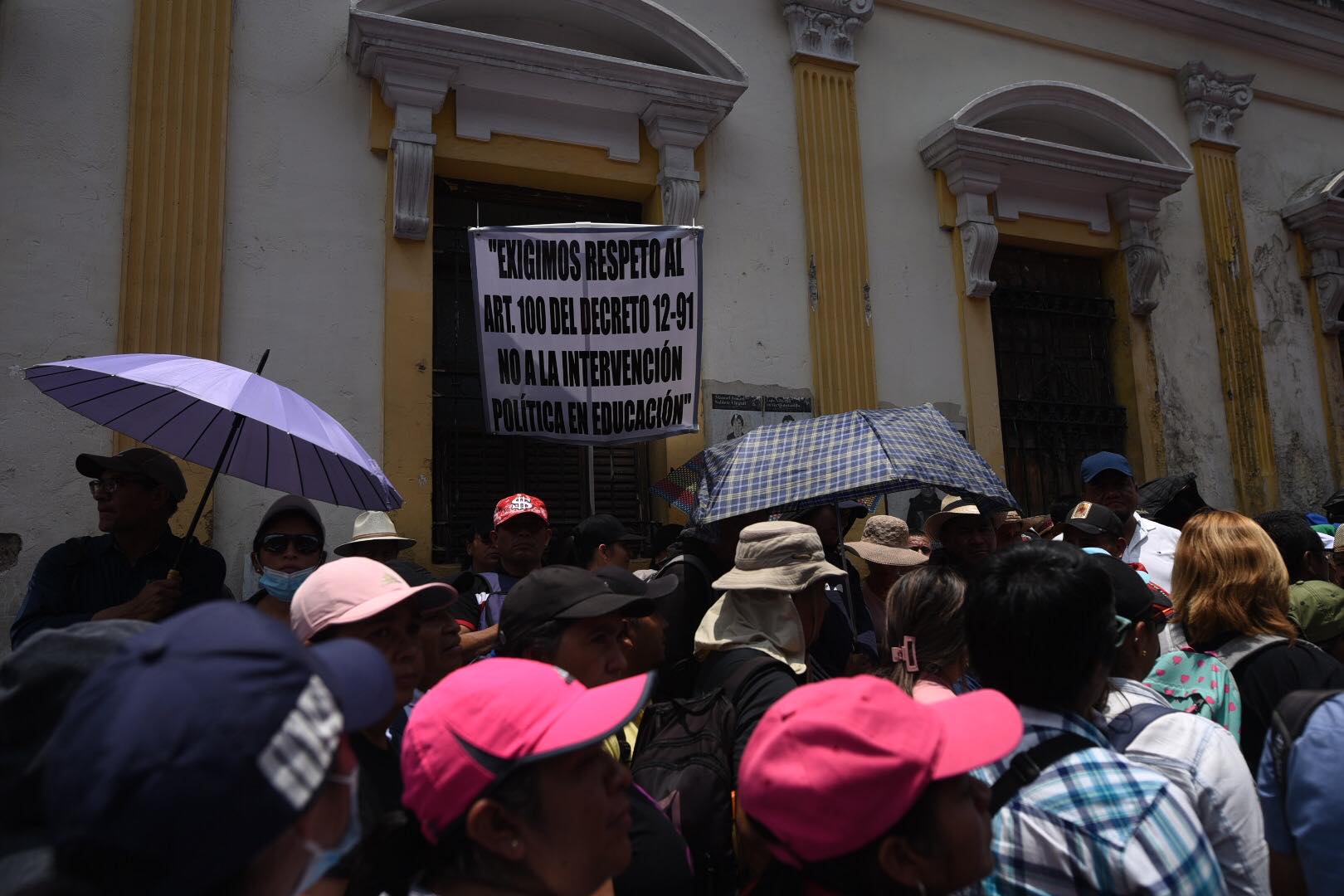 protesta de maestros frente al Congreso