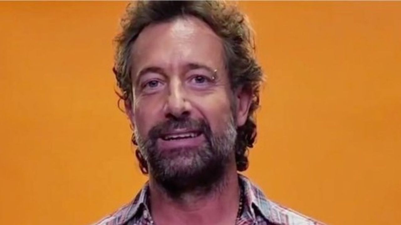 Gabriel Soto es captado rascándose el trasero sin pudor alguno junio 2023