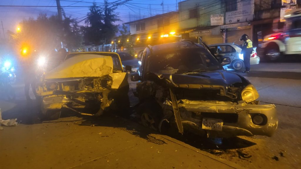 accidente en bulevar El Caminero, Mixco