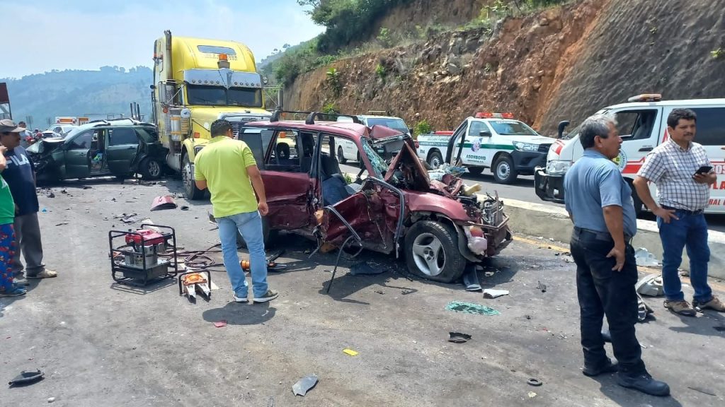 accidente múltiple en libramiento de Chimaltenango