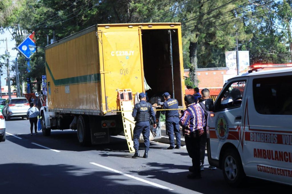 Trabajador de camión recolector muere tras ataque armado en zona 16