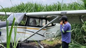 avioneta aterriza de emergencia en Masagua, Escuintla