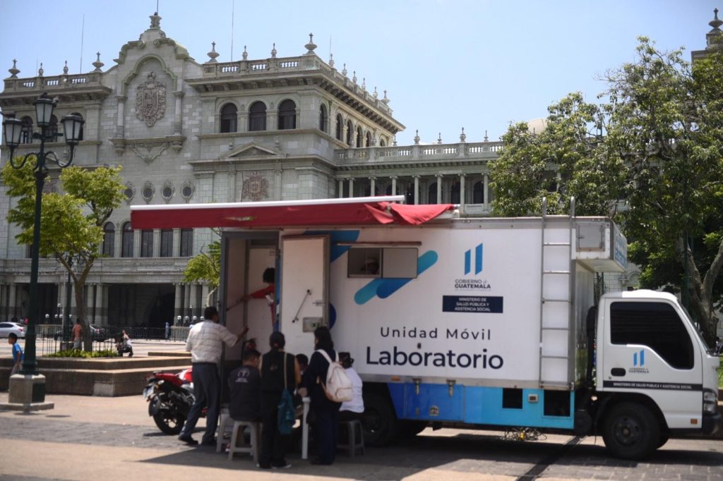 laboratorio para pruebas de Covid-19 en plaza de la Constitución