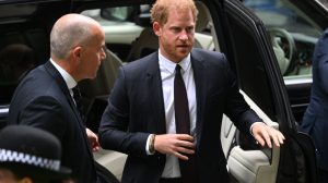 Príncipe Harry declara contra diario sensacionalista en Londres