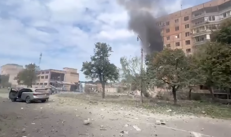 Bombardeo en edificio de apartamentos en Ucrania