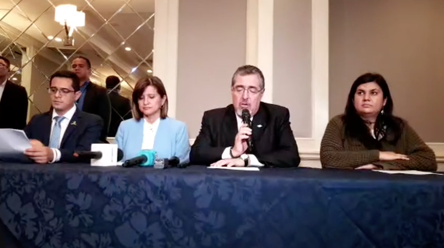 Bernardo Arévalo en conferencia de prensa