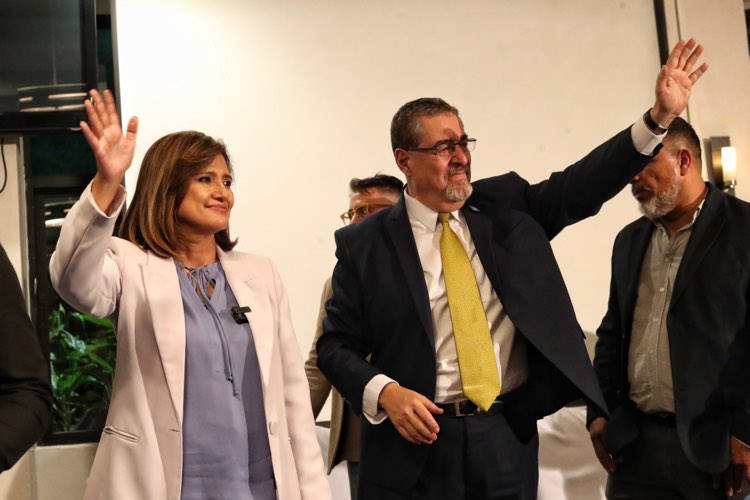Bernardo Arévalo y Karin Herrera, candidatos de Semilla