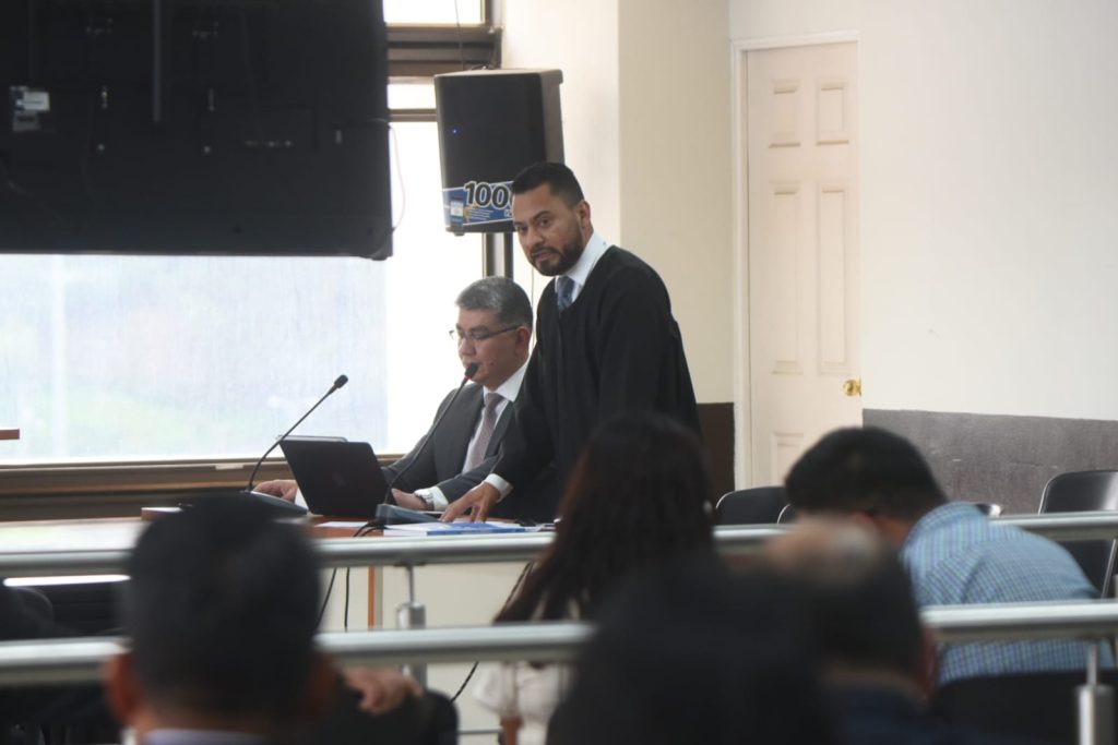 juez Carlos Ruano presenta pruebas de descargo